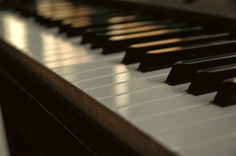 电钢琴教程(超全电钢琴教程，快来学习吧！)
